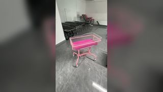 Różowy wózek dziecięcy